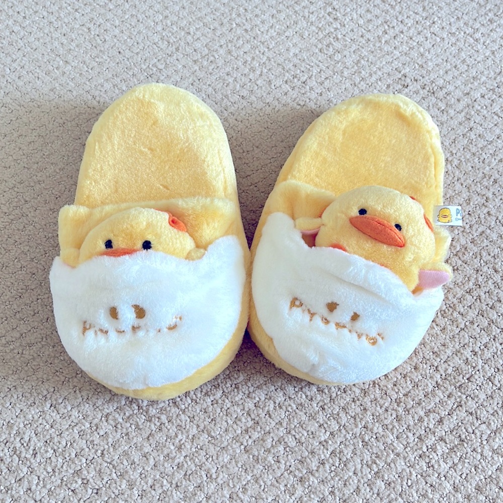 NEW Pipiyo Plushy Slipper Women Size 6-6.5 - Picture 2 of 7